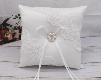 Lace Wedding Ring Pillow/ Stain Ring Bearer Pillow/ Wedding Pillow/ Ring Bearer pillow with pearl/ Classic wedding/ Wedding rings