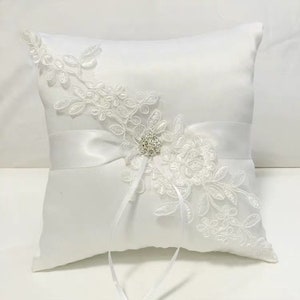 Lace Wedding Ring Pillow/ Stain Ring Bearer Pillow/ Wedding Pillow/ Ring Bearer pillow with pearl/ Classic wedding/ Wedding rings image 3