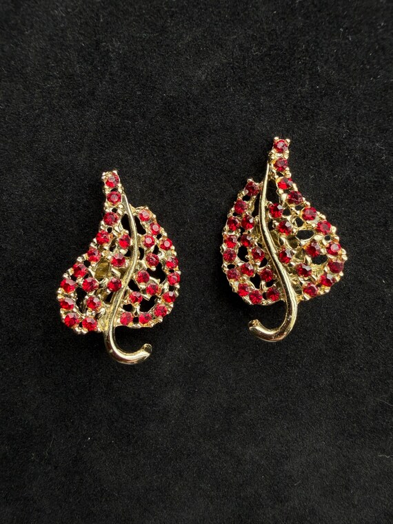 Midcentury Pair of Dodds Red Rhinestone Earrings