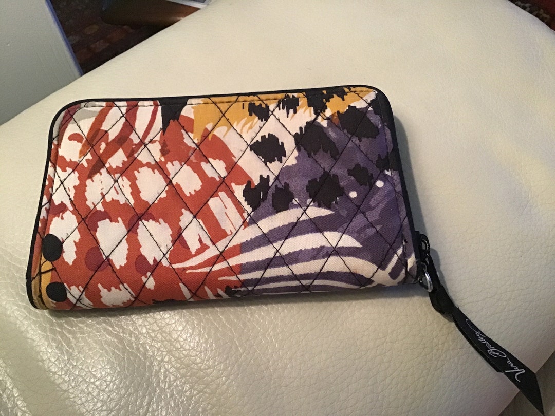 Vera Bradley Wallet in Retired Boho Pattern “painted Feathers” Fall 2016 