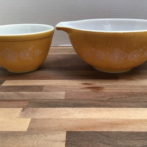 Vintage Pyrex Butterfly Gold Bowls - Set of Two