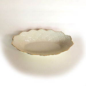 New Ivory Scalloped Oval Lenox Vintage Bowl. Embossed Shell Design