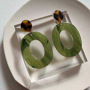 Créoles ovales vert olive en résine acétate, acrylique géométrique, pendentif rétro chic, boucles d'oreilles clip percées / non percées image 2