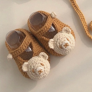 Zapatitos de bebé. zapatillas de deporte tejidas a mano para niño