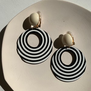 Black and White Swirl Round Circle Resin Hoop Acetate Invisible, Geometric Acrylic, Retro Dangle, Pierced / Non Pierced Clip-On Earrings