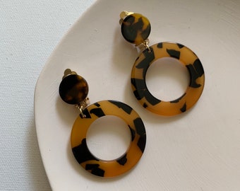 Amber Tortoise Shell Round Circle Hoop Resin Acetate Earrings, Geometric Acrylic Pierced Stud/ Non Pierced Clip-On Earrings