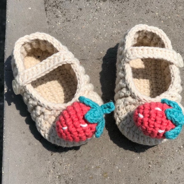 Handmade Baby Knit Shoes with Strawberries, Newborn Baby Shoes, knitted Boots, Baby Girls