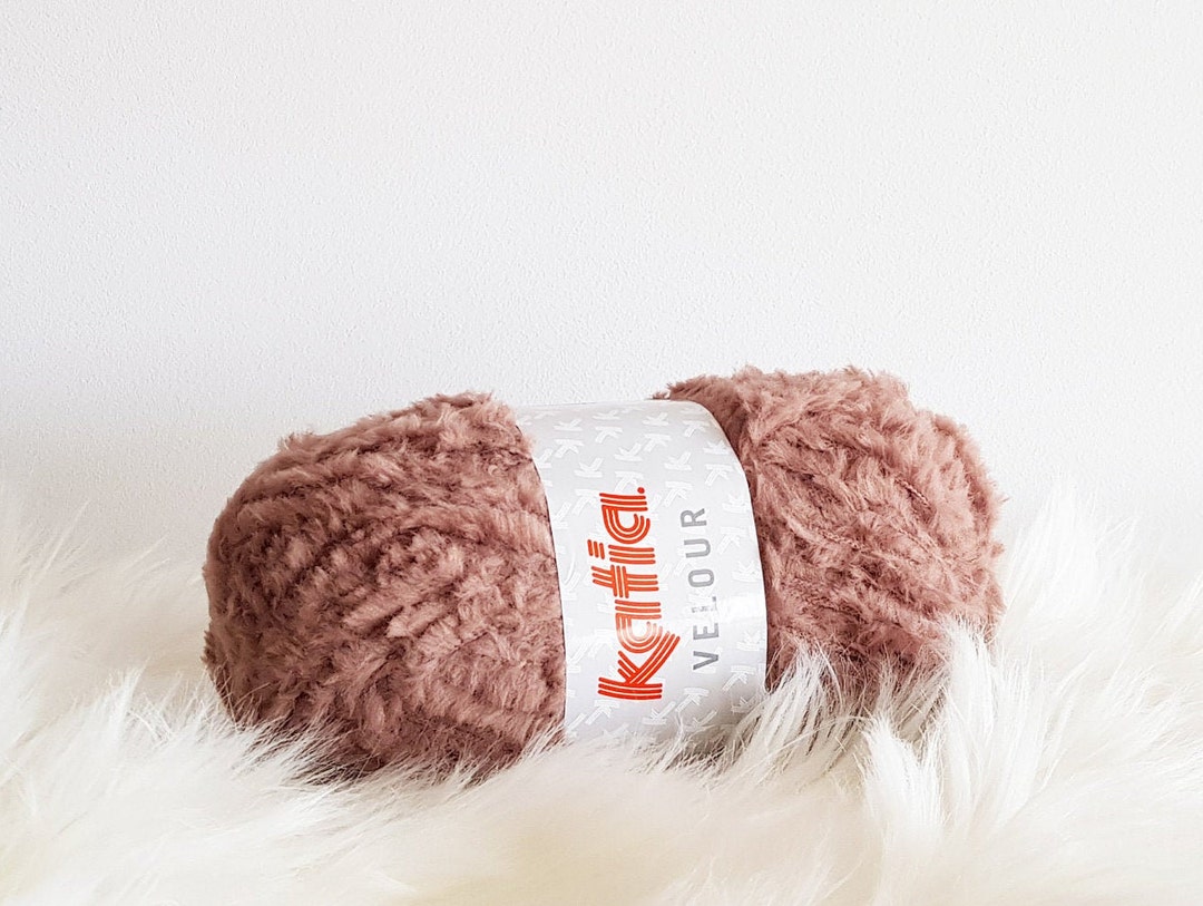 Laine Katia Velour - Lot De 10 Pelotes Rouge, Lot De Teinture 68766A - Neuf, Acrylique/nylon