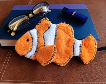 Clownfish Microfiber Covert Cleaning Cloth, Smudge Fish