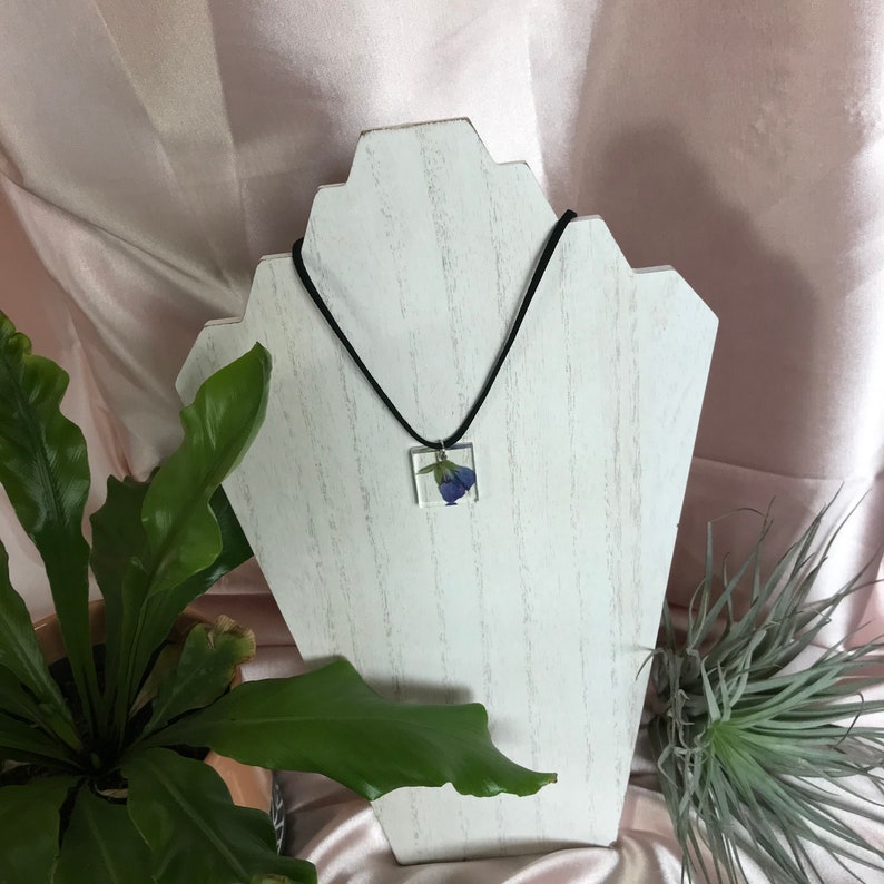 Pressed pansy resin necklace