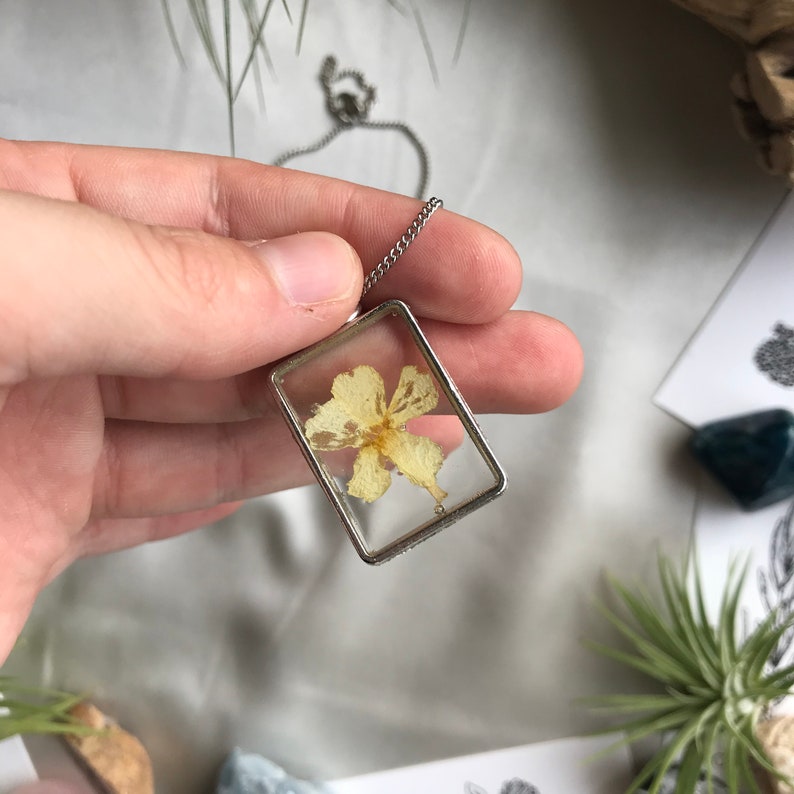 Pressed wildflower resin necklace
