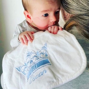 Paño personalizado para eructar para bebés, tapete para el tiempo boca abajo, regalo para recién nacidos, regalo de baby shower, regalo para bebés unisex, tapete absorbente para regatear, regalo para bebés.