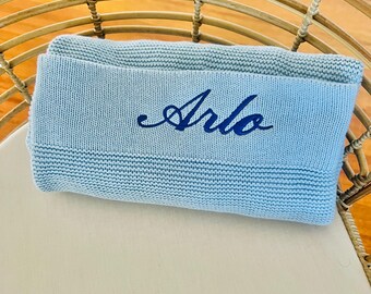 Personalized Cotton Knit Baby Blanket: Embroidered Name, Newborn Gift.