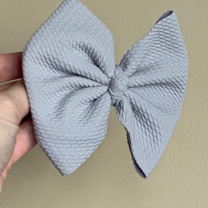 Nœud blanc uni de 5 po. sur pince, nœud pour cheveux blancs sur pince, accessoires pour cheveux pour fille, gros nœuds pour petites filles