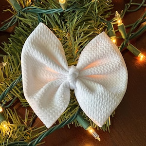 Nœud blanc uni de 5 po. sur pince, nœud pour cheveux blancs sur pince, accessoires pour cheveux pour fille, gros nœuds pour petites filles