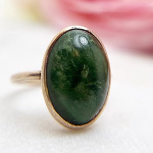 Antique Edwardian Green Agate Ring: 9k Rose Gold, c.1910s