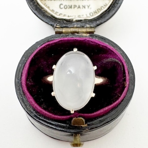 Stunning Moonstone Ring in 10k Gold - Antique - c.1900s