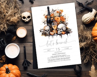 Può includere: Un invito a un brunch a tema Halloween con un'illustrazione ad acquerello di due teschi, una bottiglia di champagne, un bicchiere di champagne e fette d'arancia. Il testo dell'invito recita "let's brunch" e include la data, l'ora e la posizione dell'evento.