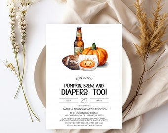 Puede incluir: Una invitación a una fiesta de bienvenida al bebé con temática de Halloween con una calabaza, un balón de fútbol y una botella de cerveza. El texto dice "¡Únete a nosotros para la calabaza, la cerveza y los pañales también!"  25 de octubre, 4 PM. Celebrando la nueva incorporación de Jamie & Johns. La casa Robinson. 555 Celebration Dr. Spring VA 55555. Únase a nosotros para la fiesta de bienvenida al bebé. Traiga una caja de pañales y toallitas. Cerveza y aperitivos servidos. RSVP antes del 1 de octubre a Jamie al 555-555-5555. Registrado en Paperie Candy Designs.
