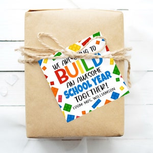Etiqueta de presente de blocos de construção de volta às aulas, construa um ano incrível juntos, presente para alunos em sala de aula amigo colega de classe, presente de brinquedo para impressão