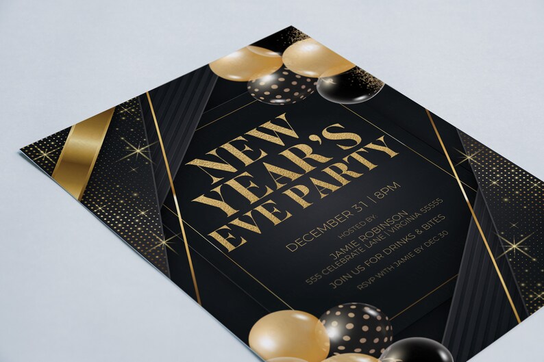 Pode incluir: Convite para uma festa de Ano Novo em preto e dourado com confete dourado e bal&otilde;es pretos e dourados. O texto diz "Festa de Ano Novo" com a data e hora "31 de dezembro | 20:00". O convite tamb&eacute;m inclui o nome do anfitri&atilde;o, o endere&ccedil;o e as informa&ccedil;&otilde;es de RSVP.