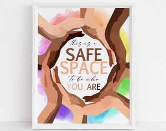 Könnte beinhalten: Eine Aquarell-Illustration von Händen in verschiedenen Hauttönen, die einen Kreis mit dem Text "This is a SAFE SPACE to be who YOU ARE" in der Mitte bilden.
