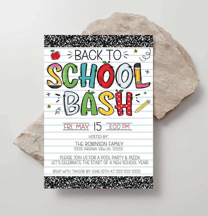 Pode incluir: Convite para uma festa de volta &agrave;s aulas com um design colorido desenhado &agrave; m&atilde;o em um fundo de papel pautado. O convite inclui a data, a hora e as informa&ccedil;&otilde;es do anfitri&atilde;o. RSVP com Taylor at&eacute; 10 de junho no 555-555-5555.