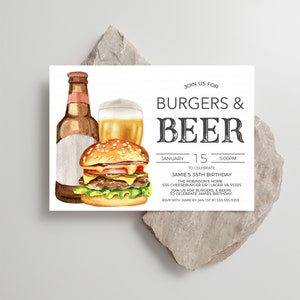 K&ouml;nnte beinhalten: Eine wei&szlig;e Einladungskarte mit einer Aquarell-Illustration von einem Burger, Bier und einer Bierflasche. Der Text auf der Karte lautet "Join us for Burgers & Beer" und enth&auml;lt Details f&uuml;r Jamies 35. Geburtstagsparty.