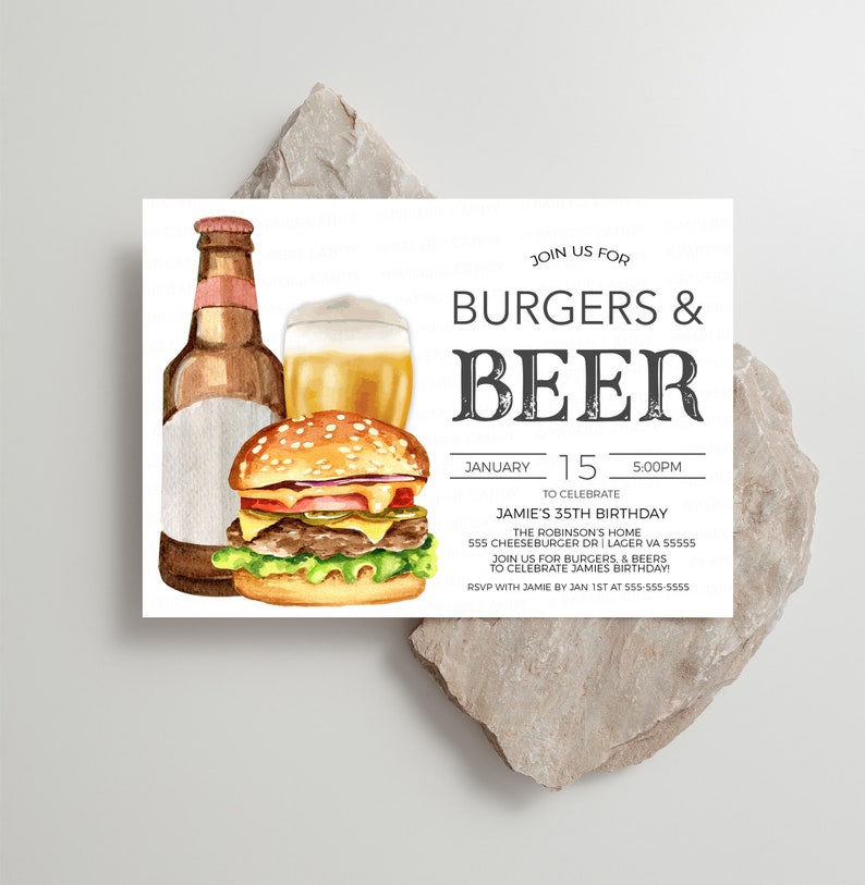 K&ouml;nnte beinhalten: Eine wei&szlig;e Einladungskarte mit einer Aquarell-Illustration von einem Burger, Bier und einer Bierflasche. Der Text auf der Karte lautet "Join us for Burgers & Beer" und enth&auml;lt Details f&uuml;r Jamies 35. Geburtstagsparty.