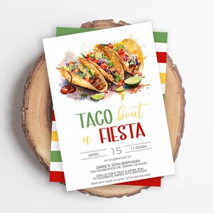 Puede incluir: Una invitaci&oacute;n colorida para una fiesta "Taco Bout a Fiesta". La invitaci&oacute;n presenta una ilustraci&oacute;n de acuarela de tacos con ingredientes, y el texto "Taco Bout a Fiesta" en verde y rojo. La invitaci&oacute;n tambi&eacute;n incluye la fecha, la hora y la ubicaci&oacute;n de la fiesta.