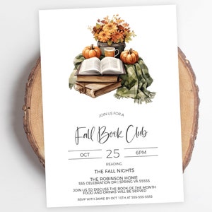 Pode incluir: Convite para uma reuni&atilde;o do Clube do Livro de Outono em 25 de outubro &agrave;s 18h. A reuni&atilde;o ser&aacute; realizada na The Robinson Home, 555 Celebration Drive, Spring, VA 55555. O convite apresenta uma ilustra&ccedil;&atilde;o em aquarela de um livro, ab&oacute;boras, uma x&iacute;cara de ch&aacute; e um cobertor.