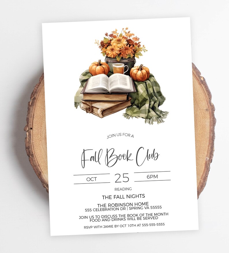 Pode incluir: Convite para uma reuni&atilde;o do Clube do Livro de Outono em 25 de outubro &agrave;s 18h. A reuni&atilde;o ser&aacute; realizada na The Robinson Home, 555 Celebration Drive, Spring, VA 55555. O convite apresenta uma ilustra&ccedil;&atilde;o em aquarela de um livro, ab&oacute;boras, uma x&iacute;cara de ch&aacute; e um cobertor.