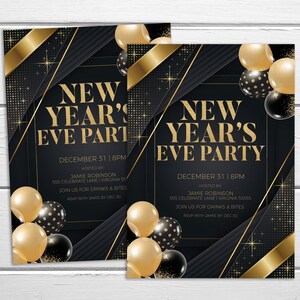 Pode incluir: Convite para uma festa de Ano Novo em preto e dourado com glitter dourado e bal&otilde;es. O convite inclui a data, a hora, o nome do anfitri&atilde;o, o endere&ccedil;o e as informa&ccedil;&otilde;es de RSVP. "FESTA DE ANO NOVO" est&aacute; escrito em letras douradas.