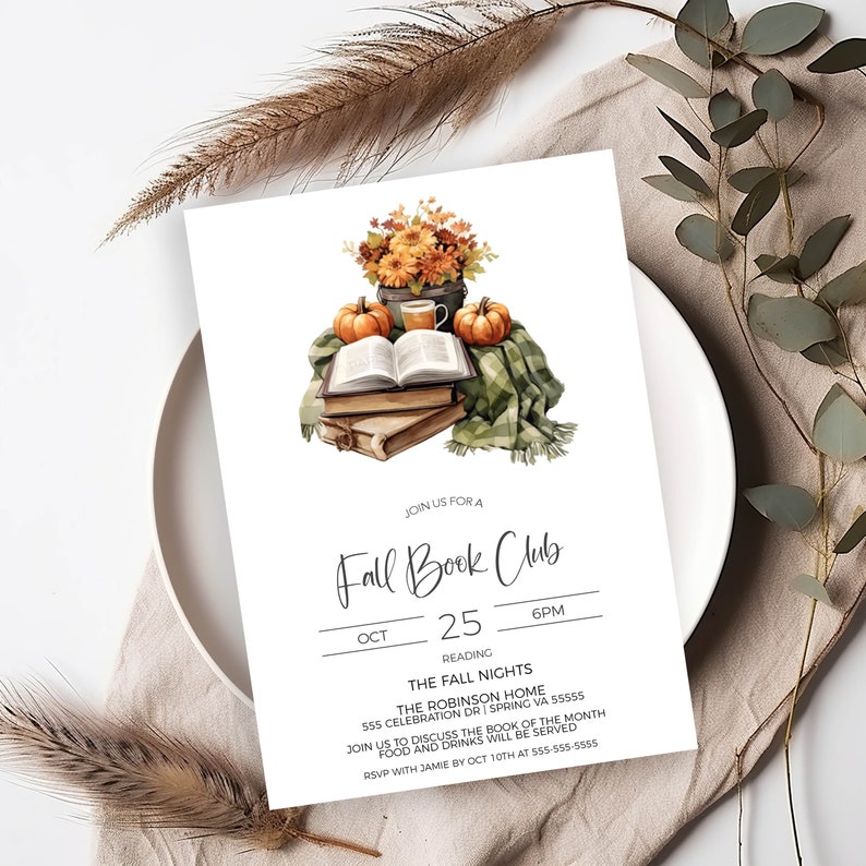 Pode incluir: Convite para uma reuni&atilde;o do Clube do Livro de Outono em 25 de outubro &agrave;s 18h. O evento ser&aacute; realizado na The Robinson Home, 555 Celebration Dr, Spring VA 55555. O convite apresenta uma ilustra&ccedil;&atilde;o em aquarela de uma pilha de livros, uma x&iacute;cara de caf&eacute; e ab&oacute;boras.
