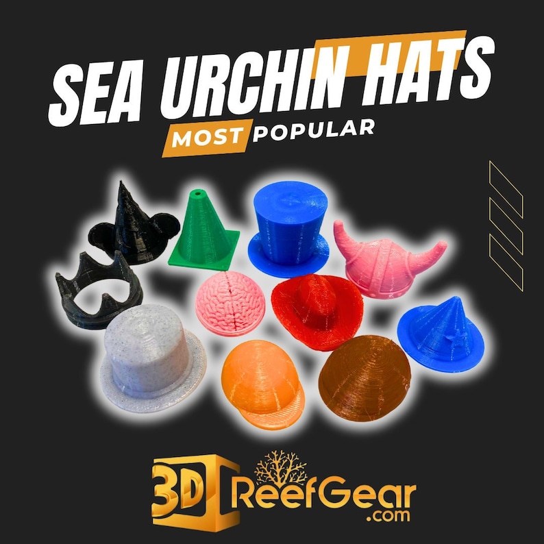Puede incluir: Una colecci&oacute;n de 10 sombreros de erizo de mar impresos en 3D en varios colores, incluyendo negro, verde, azul, rosa, rojo, marr&oacute;n y naranja. Los sombreros est&aacute;n dispuestos sobre un fondo negro con el texto "SEA URCHIN HATS MOST POPULAR" encima y "3D ReefGear.com" debajo.