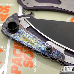 Spyderco Paramilitary 2 Anodized Titanium Back Spacer - USA