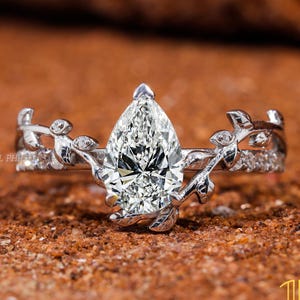 1.0 CT Pear Cut Lab Grown Engagement Ring Twist Leaf Diamond Engagement Ring Moon Leaf Nature Inspired Wedding Ring Unique Proposal Gifts
