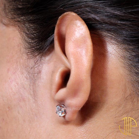 1.58 Carat Brilliant Cut Diamond 18 Karat White Gold Stud Earrings For