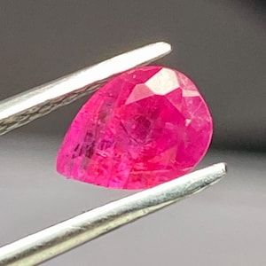 Naturlig rubin, päronslipad, 0,90 ct, fasetterad lös ädelsten, 7 x 5 mm, uppvärmd rubin för ringtillverkning, födelsesten, gåva i juli