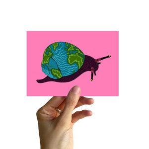 Carte postale A6, escargot avec globe