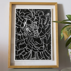Póster linograbado Nike React 270 x Crisantemo - Zapatillas deportivas A3 x Estampado de flores asiáticas - Linograbado monocromo negro