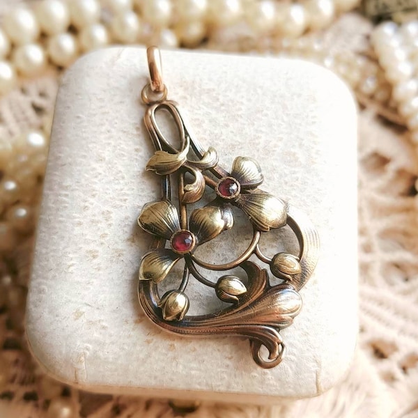 Vintage Victorian Pendant, Art Nouveau Floral Pendant main image 0