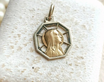 Hermosa medalla religiosa octogonal francesa antigua de oro de 18k con la Virgen María, colgante católico francés de oro macizo estilo Art Déco de la década de 1920, regalo para ella.