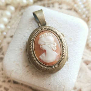 Beautiful French Antique c1920s Real Cameo Shell and Brass Hair Reliquary, Glass Window Keepsake Pendant, Antique Photo Holder, Gift for Her