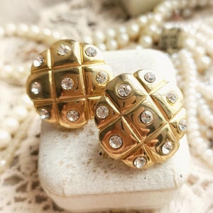 Schöne große Französisch Vintage Gold Ton Metall & Strass Runde Ohrclips, Französisch Designer Stil, Vintage Hochzeit, Geschenk für Sie
