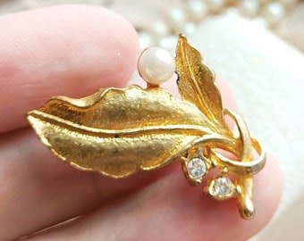 Beautiful French Vintage Faux Pearl & Rhinestones Gold Tone Metal Leaf Brooch, Mid-Century Jewelry, Vintage Wedding, Gift for Her or Him