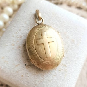 Beautiful 18k Gold French Antique XIX-Century Oval Locket, Solid Gold Cross Victorian Reliquary Locket, Engraved Gold Photo Holder Pendant