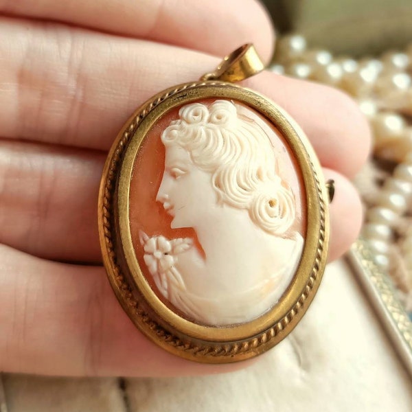 Beau pendentif plaqué or antique Français véritable coquillage camée, broche camée portrait en coquillage sculpté Français art déco des années 1920, cadeau pour elle