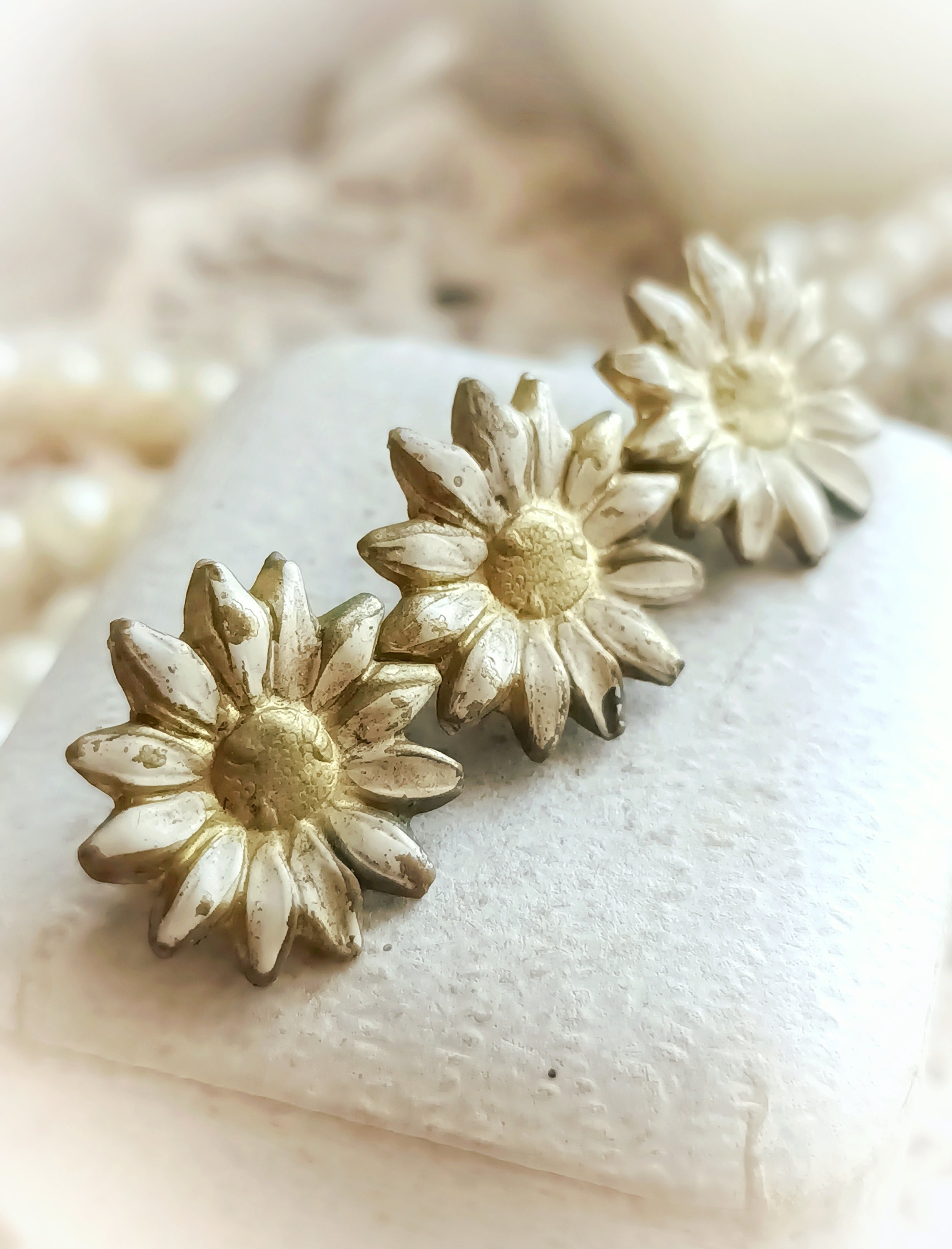 Broche Florale Vintage Années 1920 - Métal Doré, Galalithe/nacre, Occasion