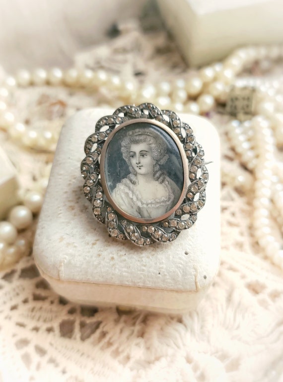 Broche Ancienne XIXe Siècle - Portrait Miniature En Or Rose Et Argent Avec Perles Fines